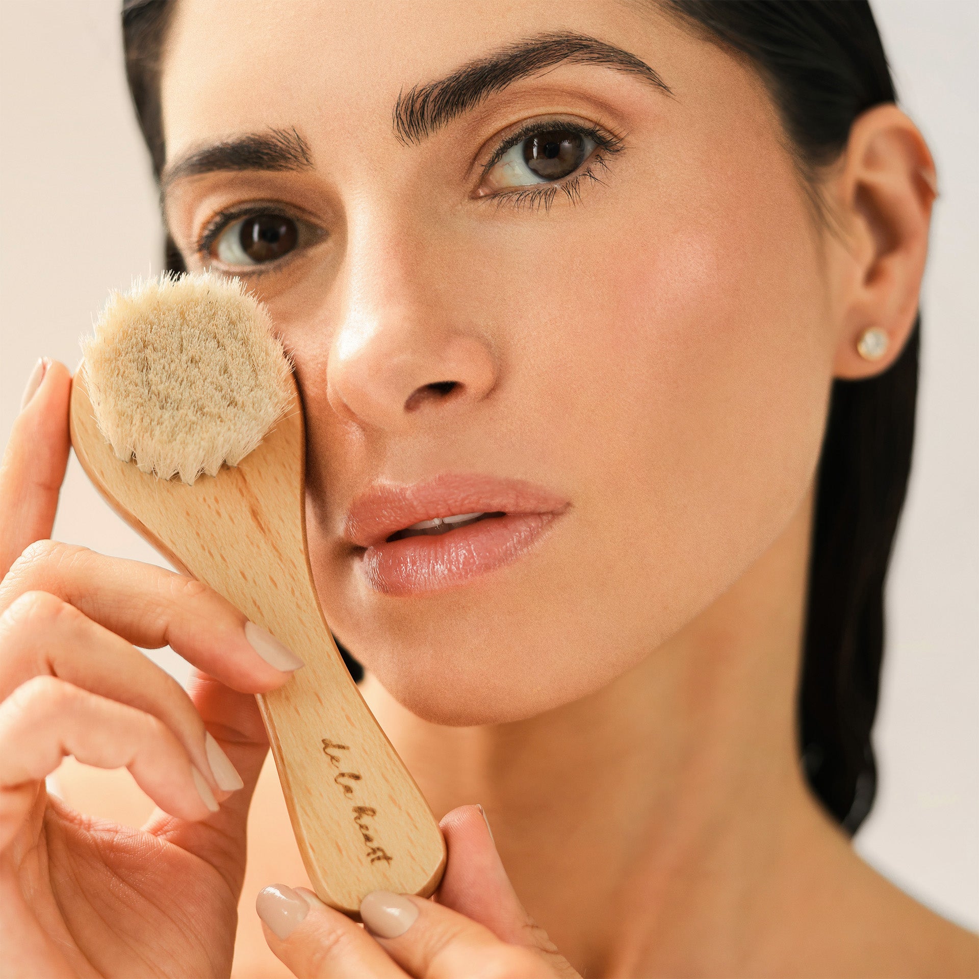 THE FACIAL DRY BRUSH – De La Heart
